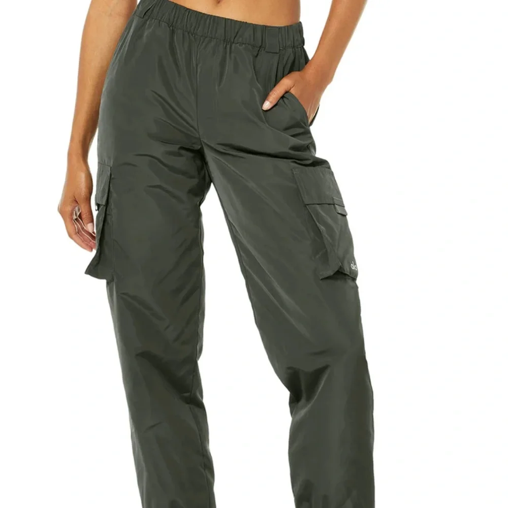 ALO it girl pant - dark cactus